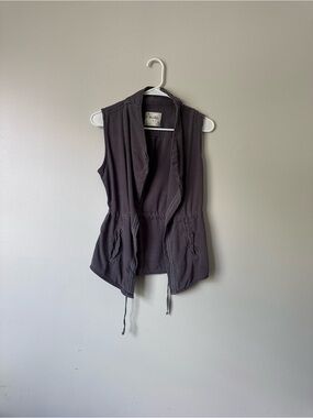 Mudd Sleeveless Vest in Dusty Lavender
